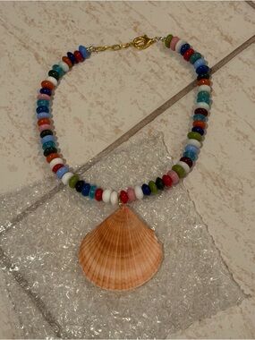 ALV Jewels August Shell Necklace (NWOT)